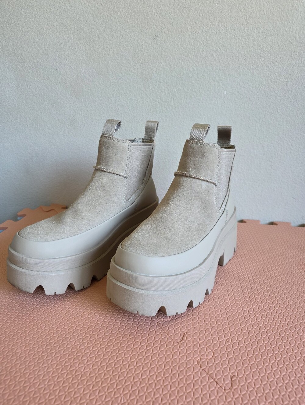UGG Brisbane chelsea Plataform boots